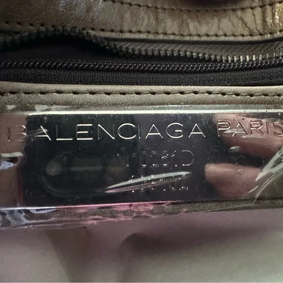 Balenciaga Women's Taupe Leather Bag - Picture 9 of 10